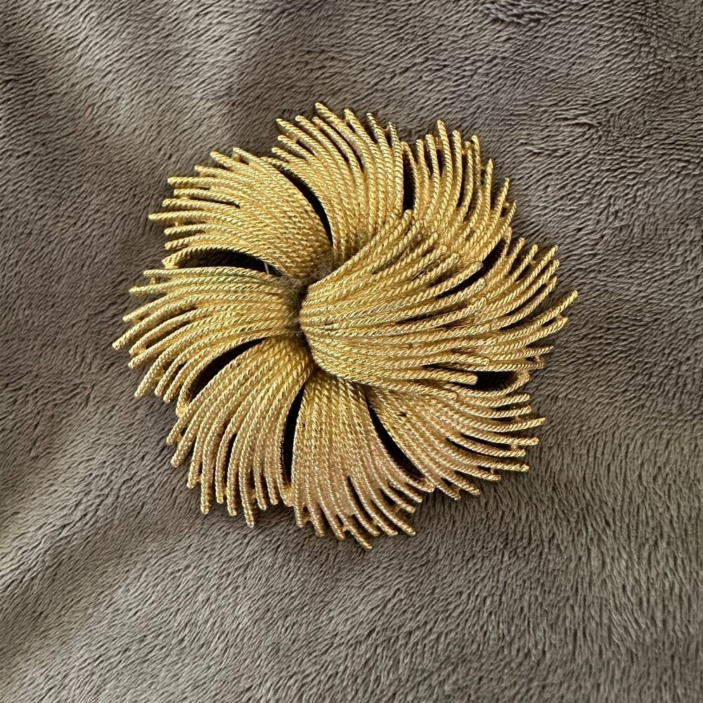 Vintage Monet Brooch Pin Goldtone Cordelia Textured Rope Starburst Fringe Signed